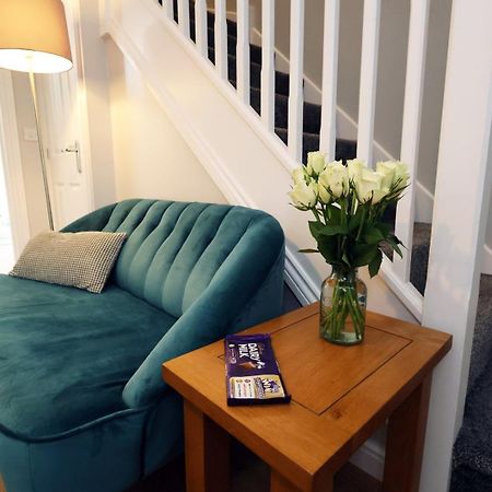 Relaxing 2-Bed Coastal Escape In Port Talbot Apartment Exterior photo